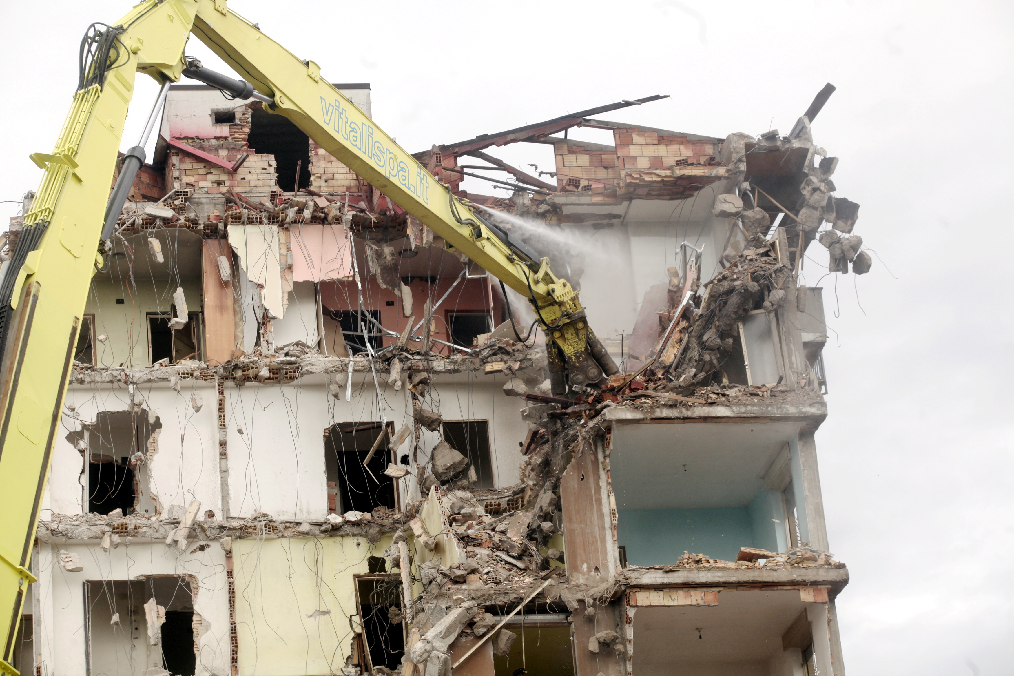 Immobili abusivi in Sicilia, stanziate le somme per le demolizioni. E sulla sanatoria…