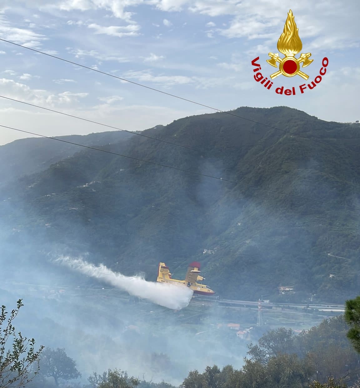 VIDEO | Vasto rogo nel Messinese, fiamme lambiscono case: residenti evacuati