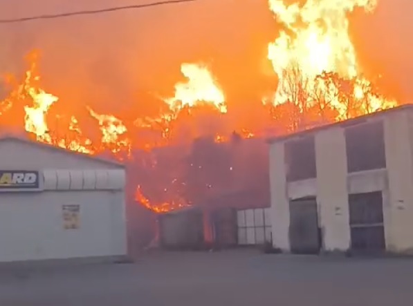 VIDEO | Gli incendi devastano la Sicilia, è caos sul versante tirrenico: residenti evacuati, autostrade chiuse