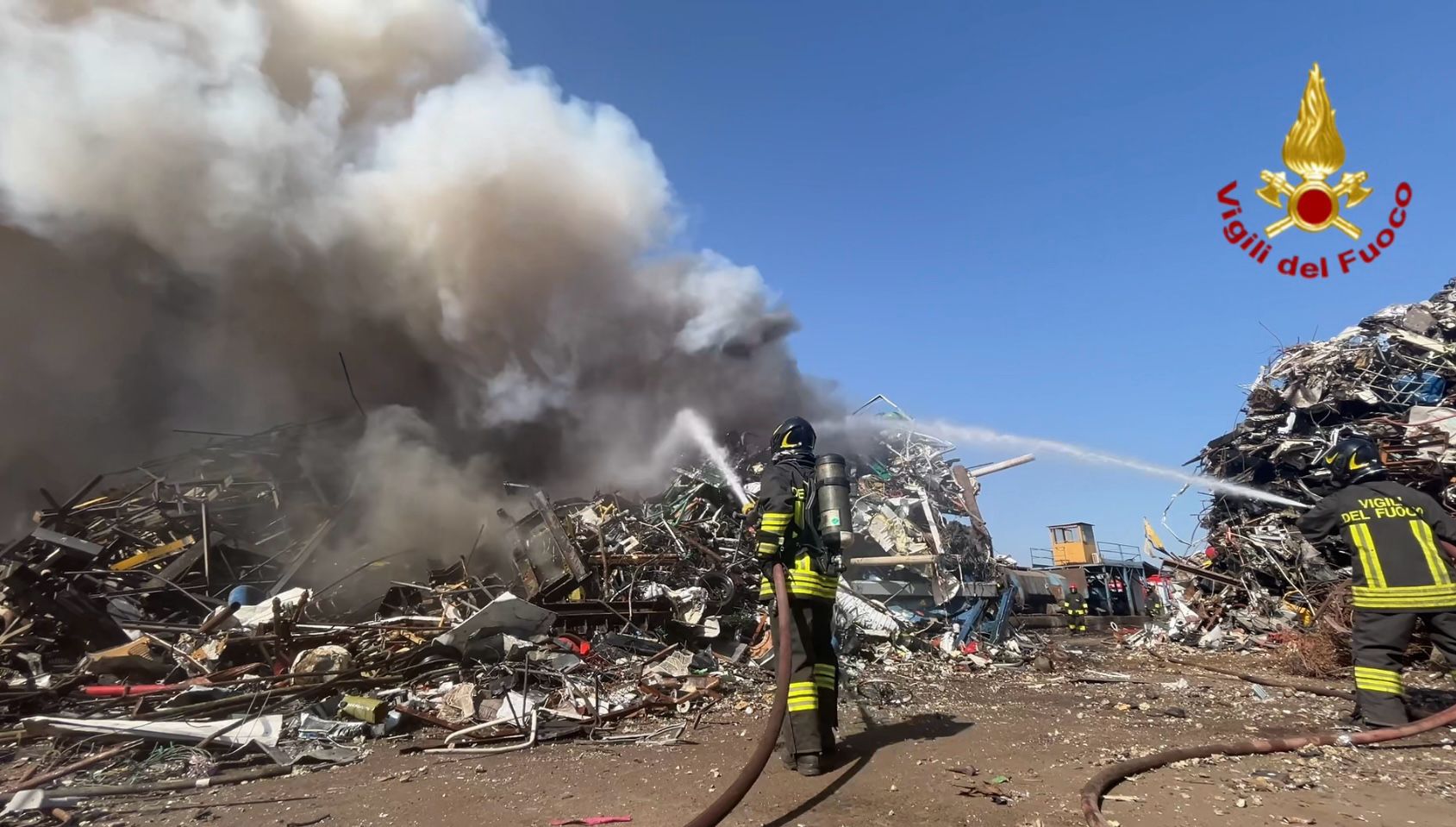 Catania, vasto rogo alla zona industriale
