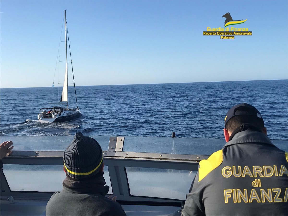 Mini crociere alle Egadi, maxi blitz della Finanza: scattano sanzioni, ecco perché