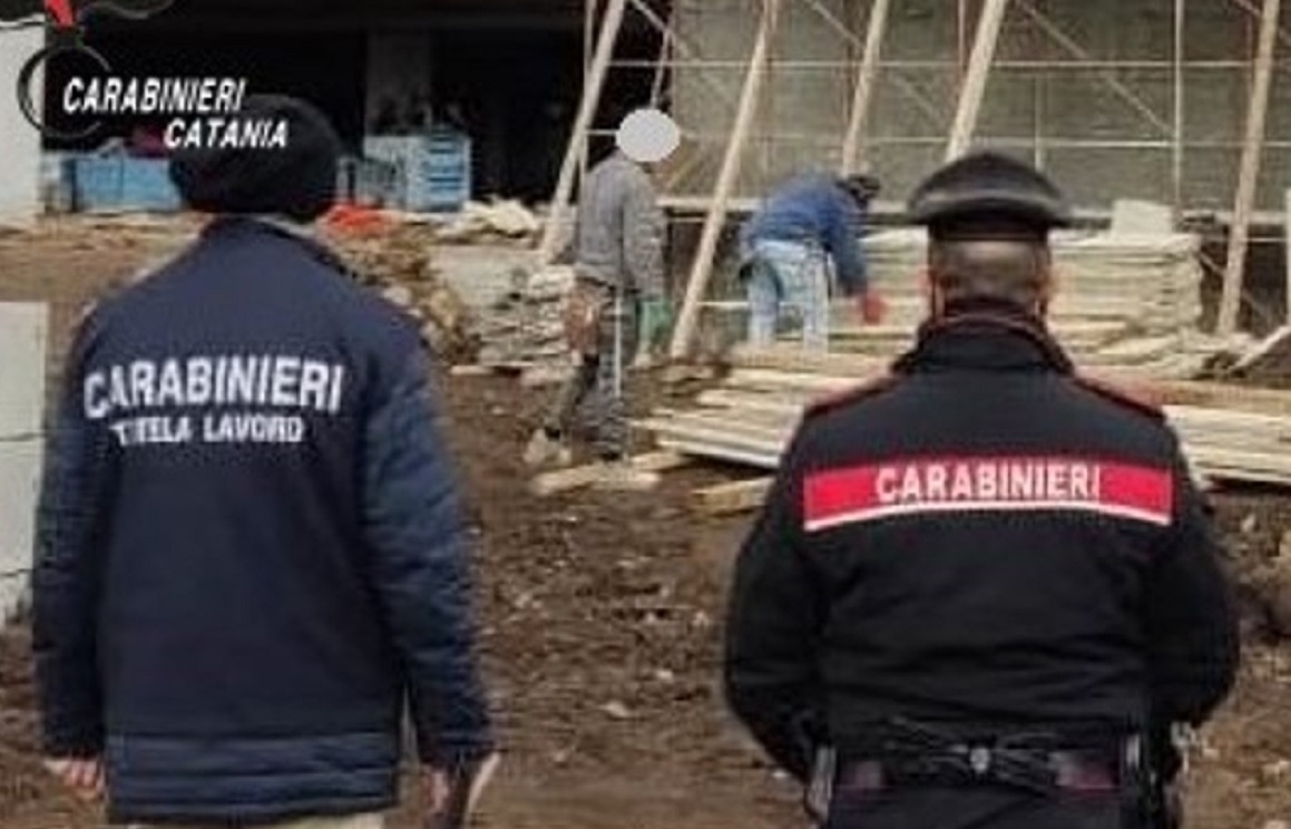Lavoro senza protezione e unico dipendente presente in “nero”: sanzione a imprenditore nel Catanese