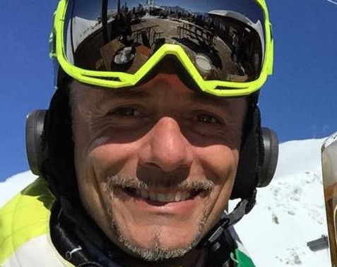 Precipita elicottero militare, il pilota di Agrigento evita una strage e resta ferito: come sta