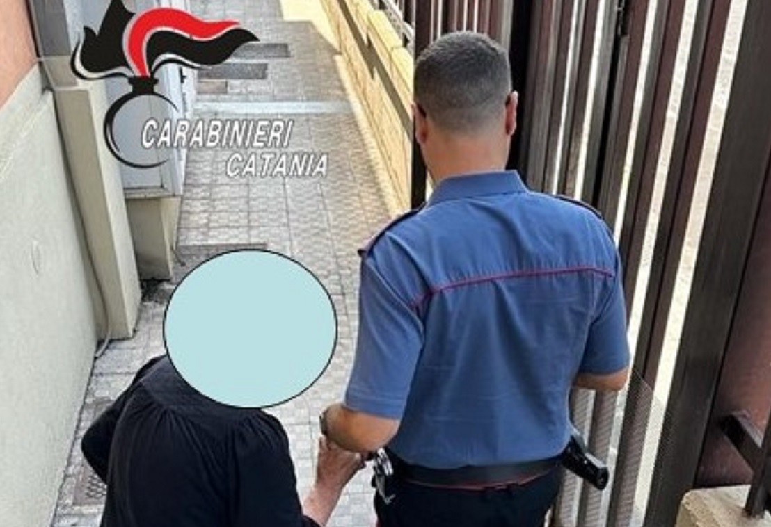 Presa regolarmente a calci e pugni dal figlio per denaro, l’incubo di un’anziana nel Catanese