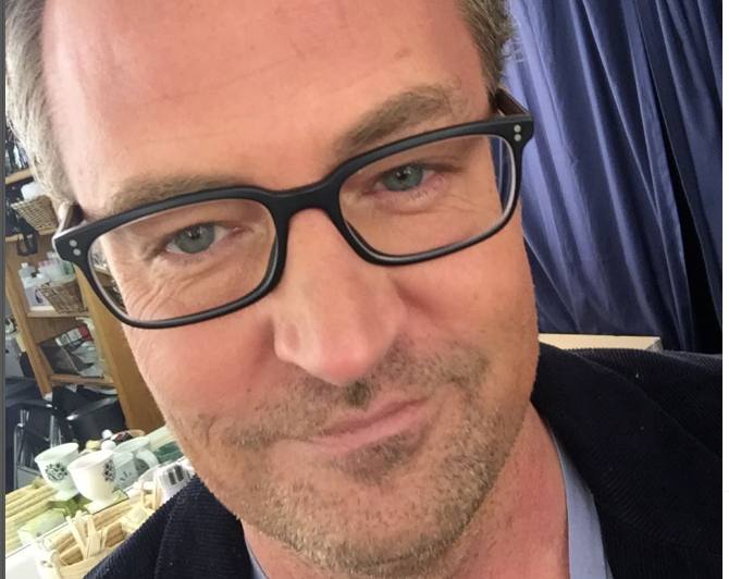 È morto Matthew Perry, l’attore star di “Friends”: aveva 54 anni