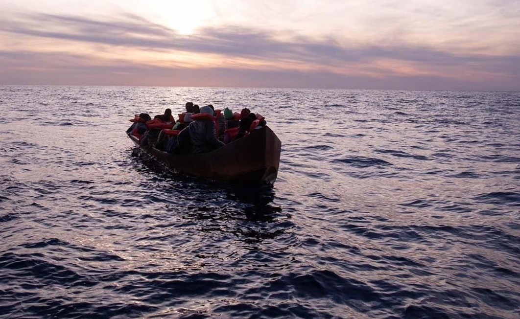 Naufragio a largo della Libia, dispersi 61 migranti: 25 superstiti