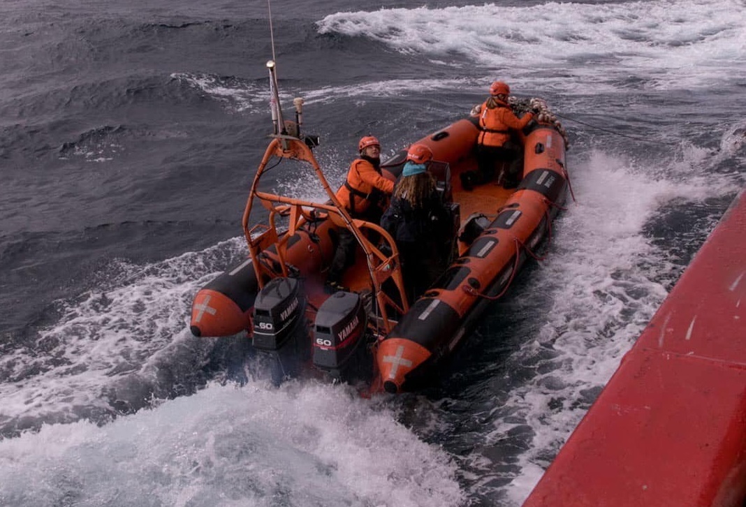 Lampedusa, ancora salvataggi in mare. La nave Sea Eye recupera 106 persone da due barche