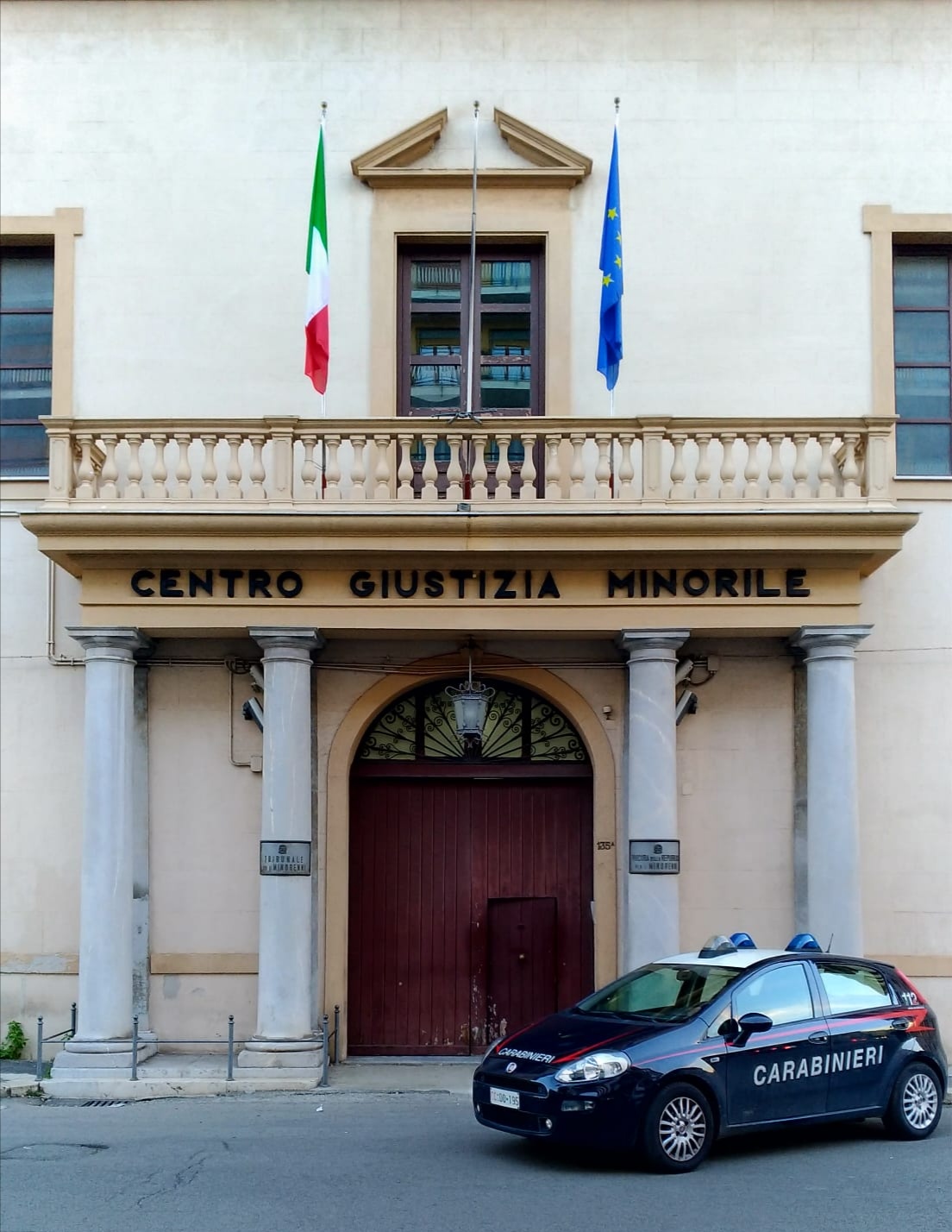 Chiedono 500 euro per restituire scooter rubato, arrestati 2 minori a Palermo