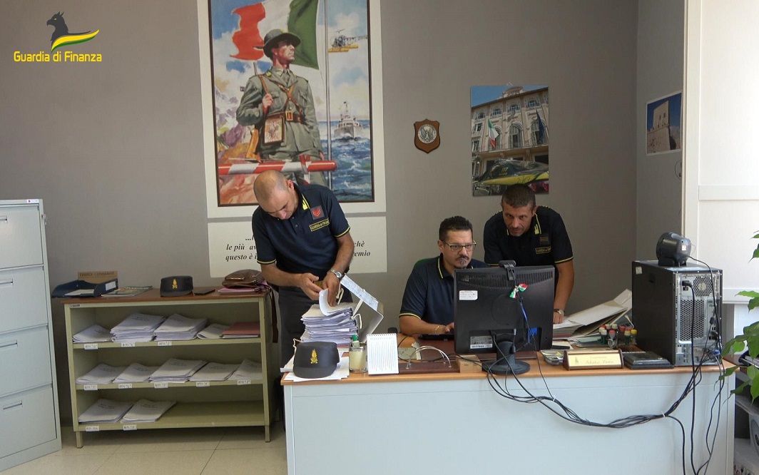 Anziane e sole, anziane truffate da un uomo per anni: scatta maxi sequestro a Ragusa