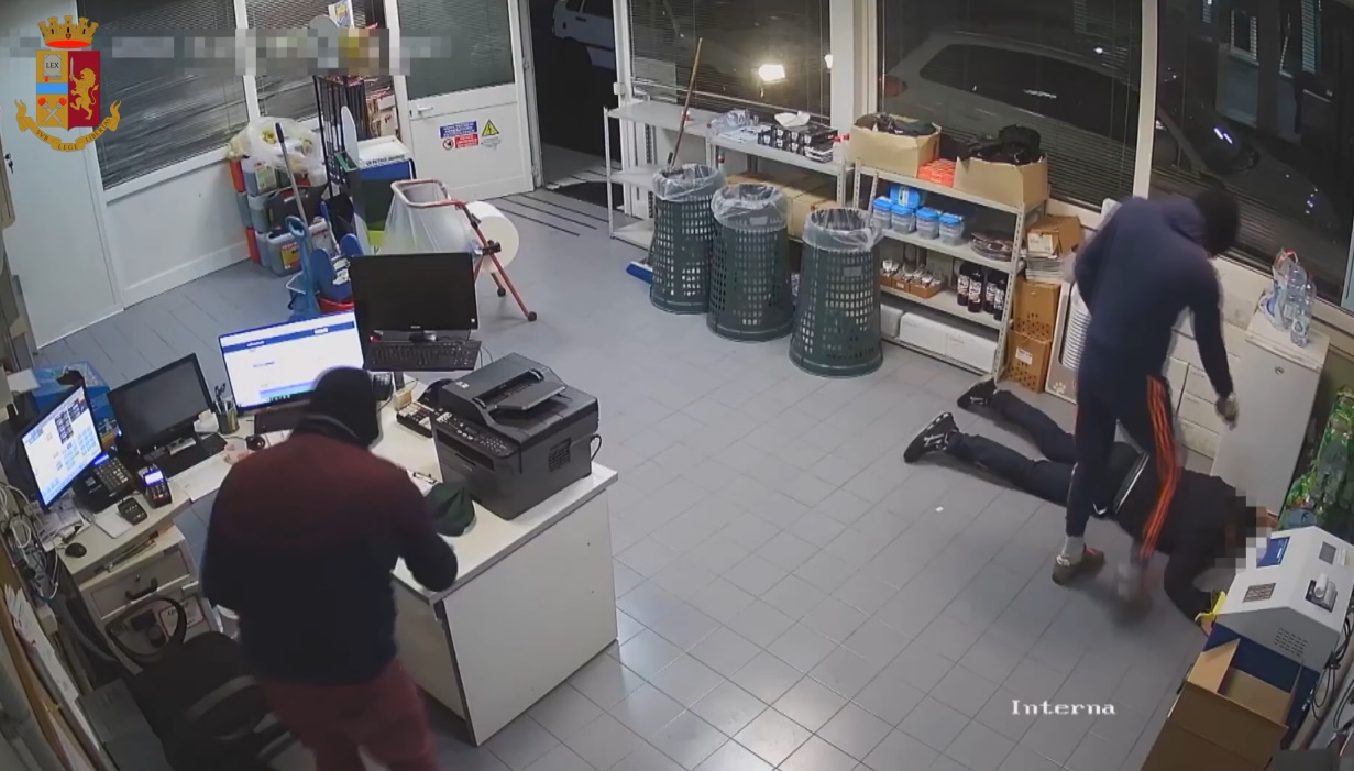 VIDEO | Smantellata cellula criminale a Catania, dalle estorsioni alle rapine: diversi arresti