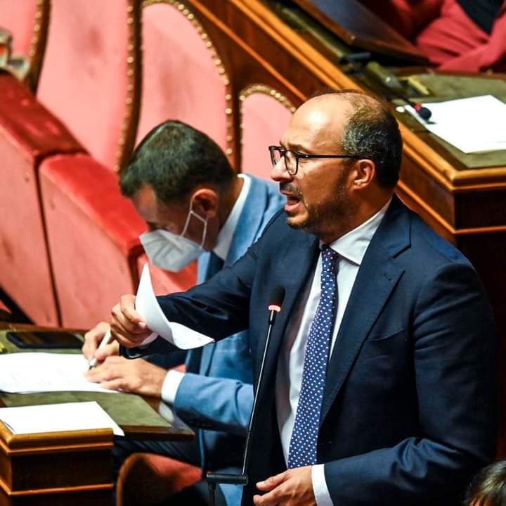 Faraone (IV): “Cumuli di rifiuti nelle strade siciliane crescono, drammatica emergenza”