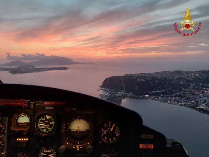 Aereo bimotore scompare al largo di Ischia, ricerche in corso