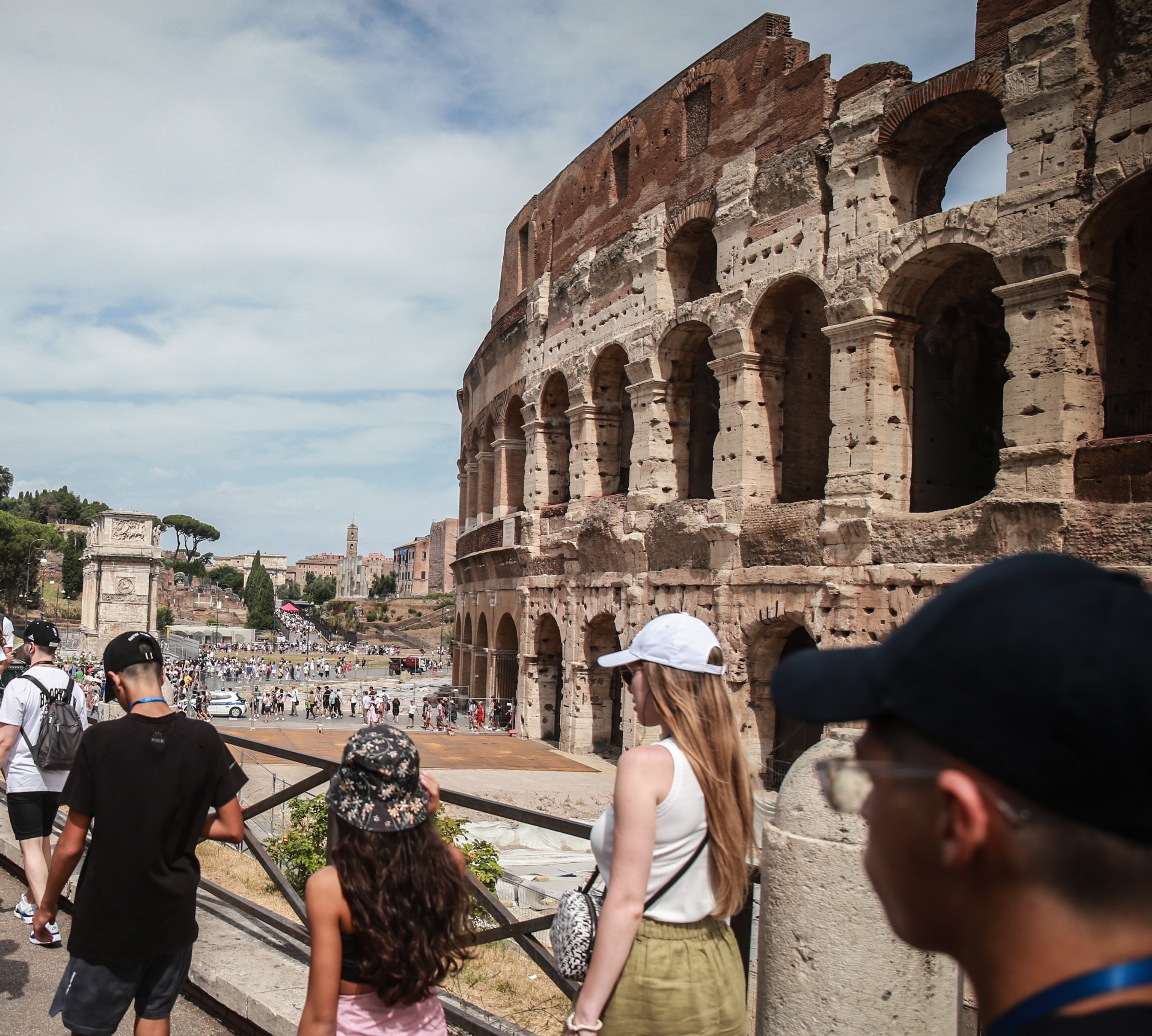 Pilotavano droni sul Colosseo, denunciati due turisti