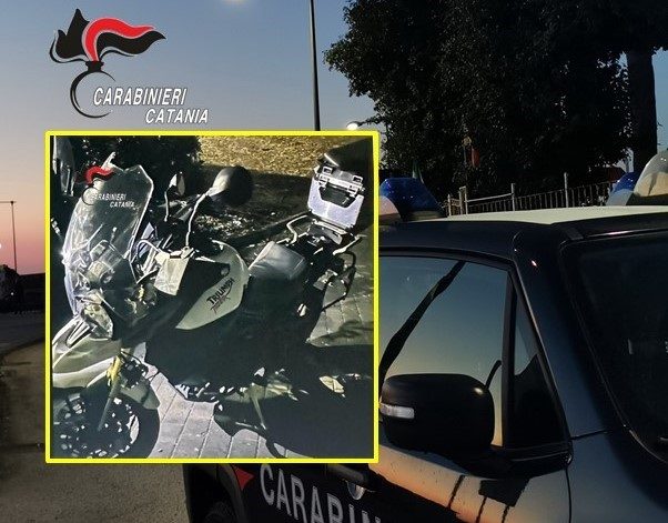 Rubano la moto e tentano la fuga per la circonvallazione catanese, inseguiti e braccati