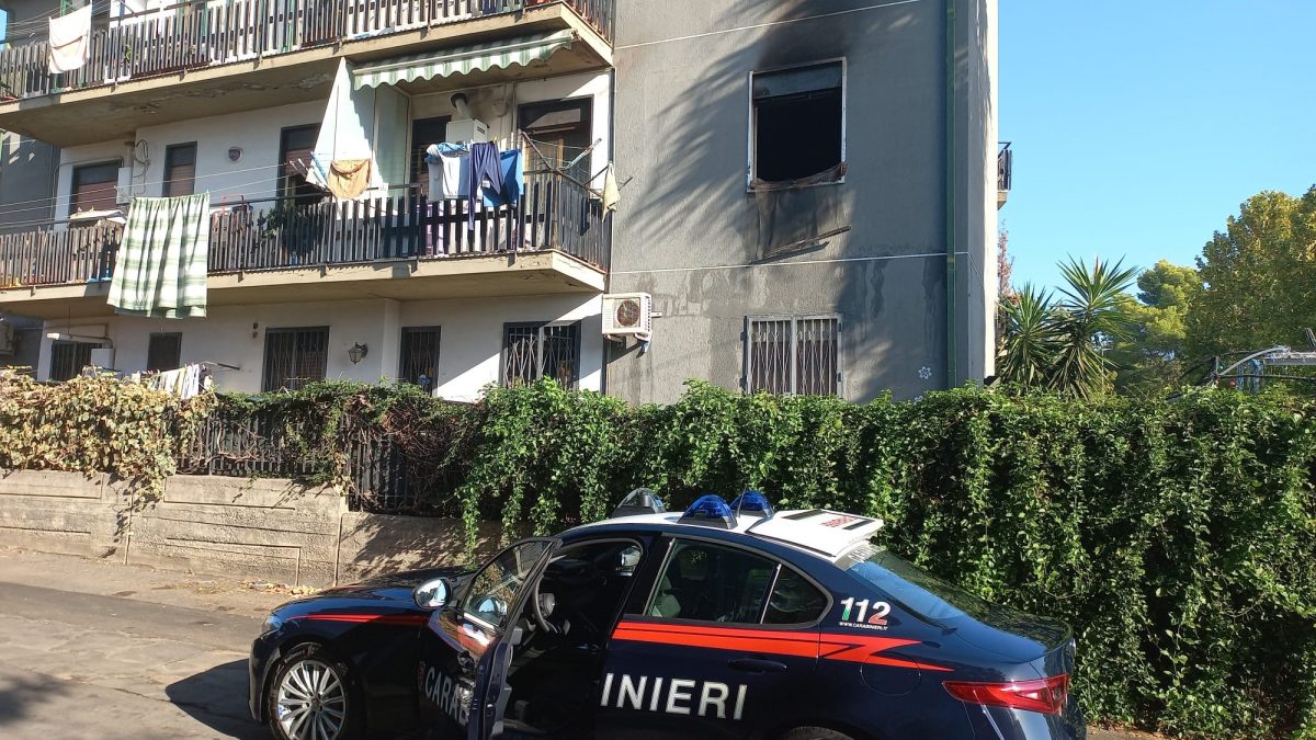 Coppia di anziani salvati dalle fiamme dai carabinieri nel Catanese