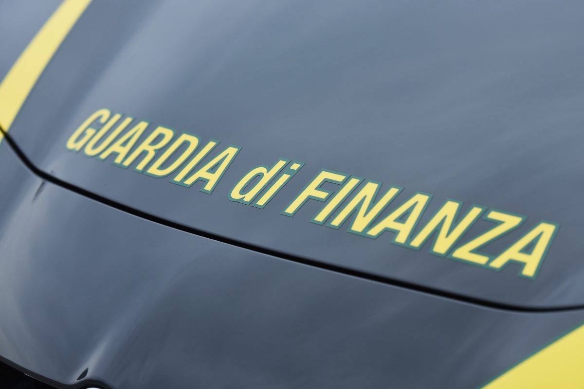 Sequestrate oltre 6 tonnellate di fuochi d’artificio illegali a Siracusa: denunciato 30enne