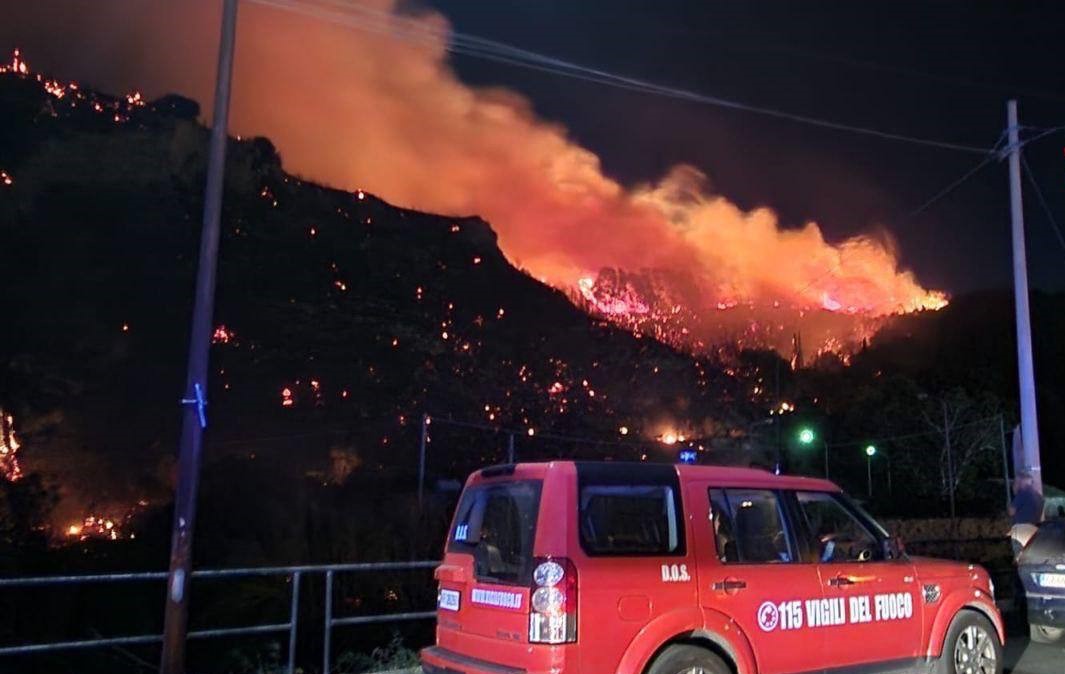 Il disastro dell’emergenza incendi in Sicilia, una “piaga” tutto l’anno: i numeri di inizio 2024