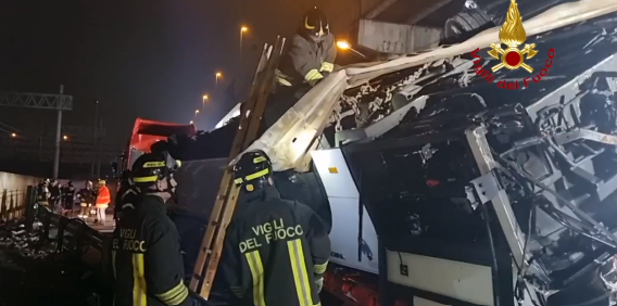 Incidente a Mestre, identificate tutte le 21 vittime: guardrail sotto esame
