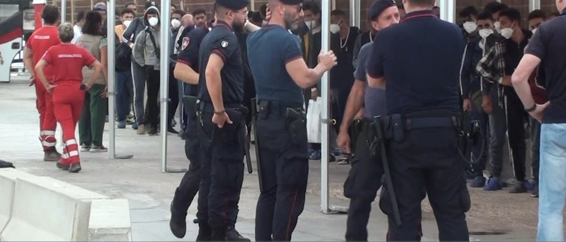 Migranti, ancora arrivi ma flussi gestibili e trasferimenti rapidi