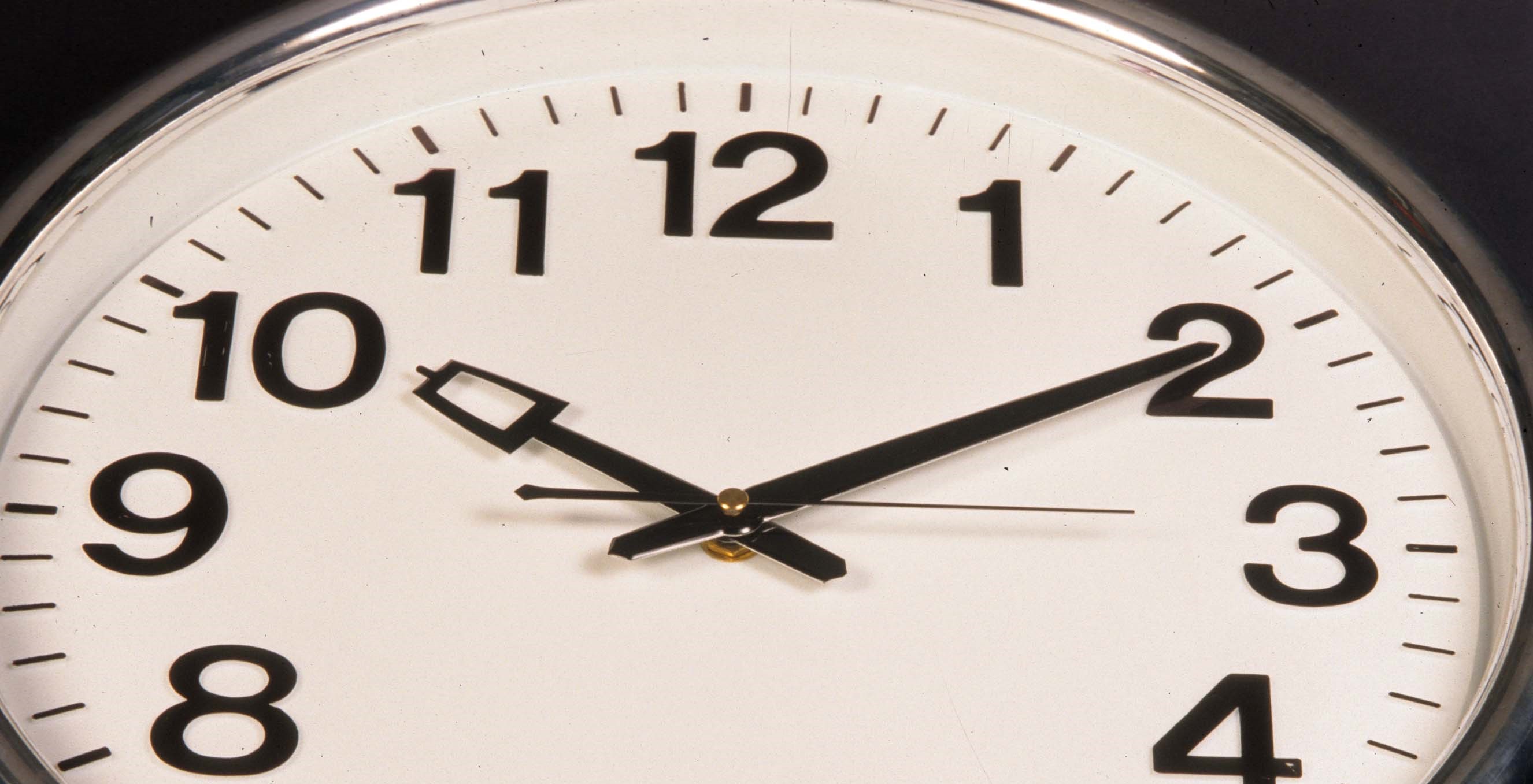 Ora legale arrivederci, torna l’ora solare: ecco quando spostare le lancette un’ora indietro 