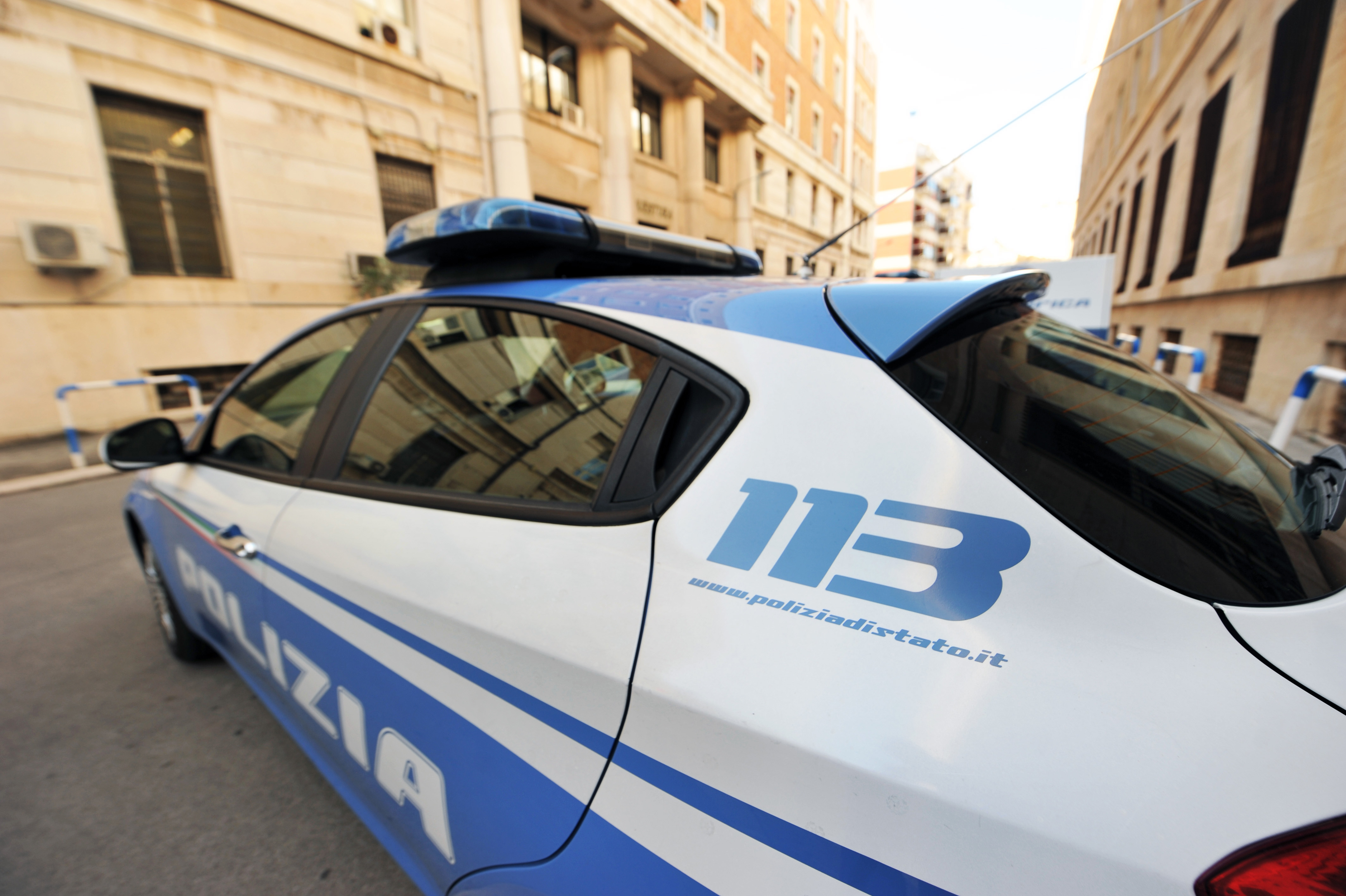 Raffica di colpi con lo spray urticante, bimba di 11 anni e la sua gang seminano il panico