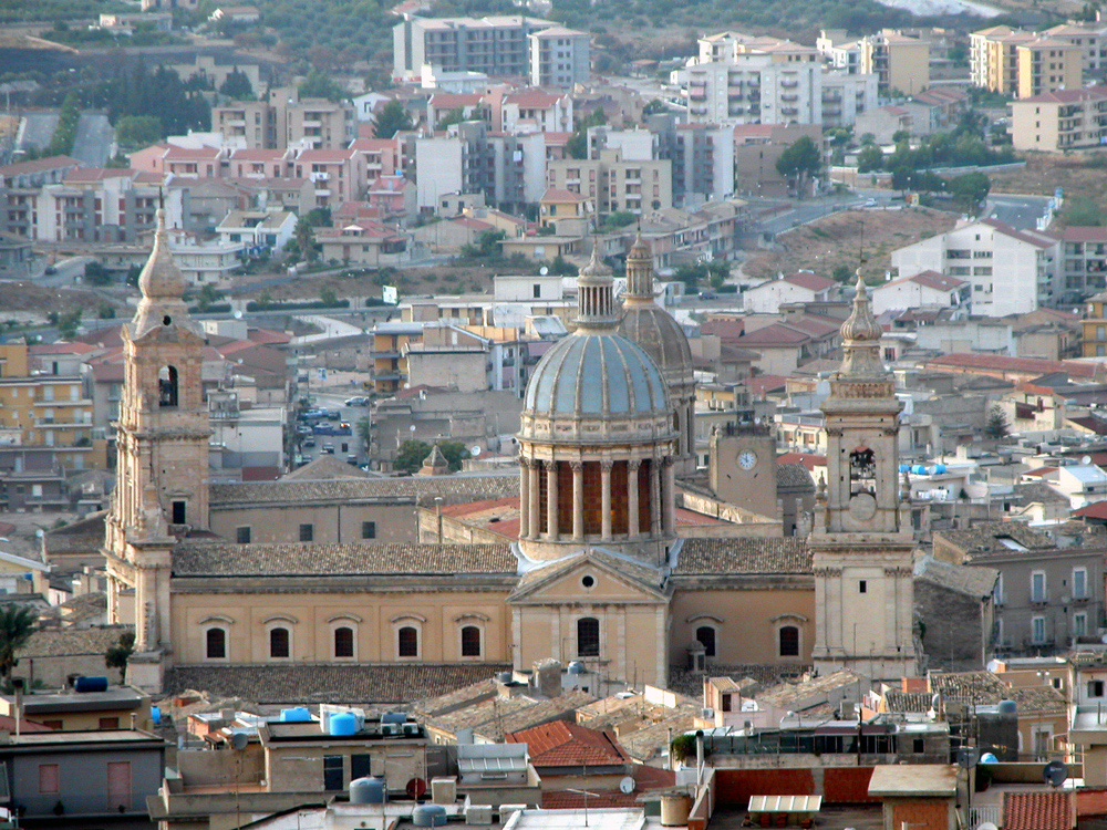 Mense scolastiche a Comiso, è scontro in Comune