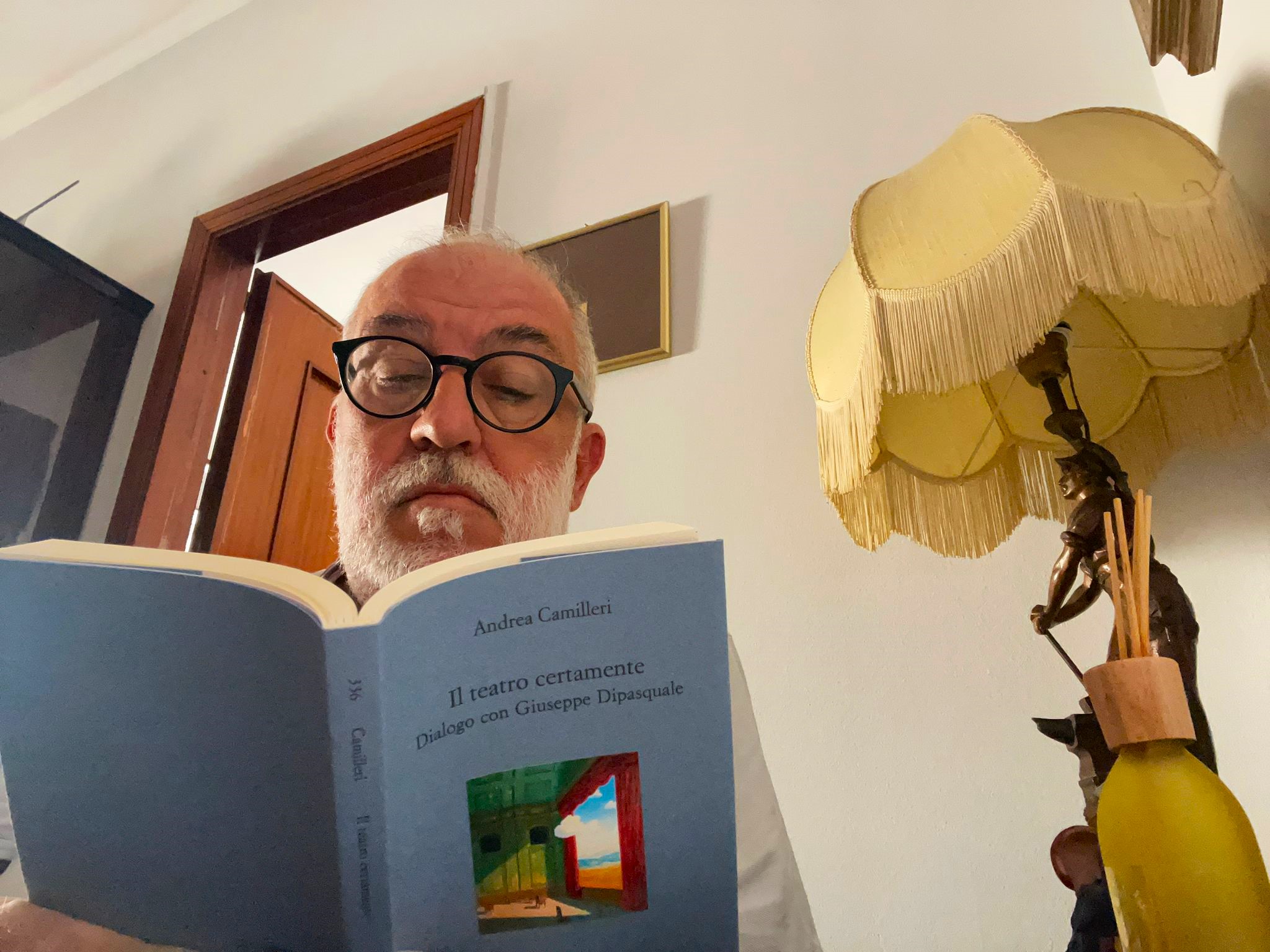 “Il teatro certamente”, tra ricordi e amicizia