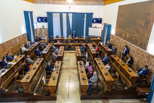 Confronto acceso a Messina su viabilità e decentramento