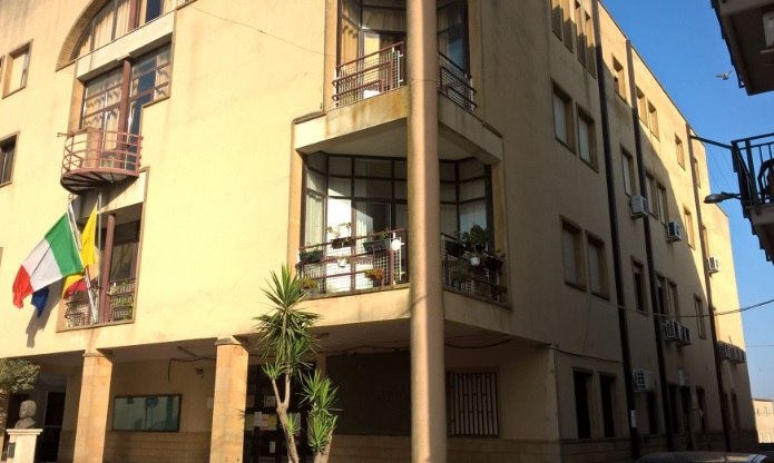 Delia, aumento indennità, scontro sindaco-opposizione