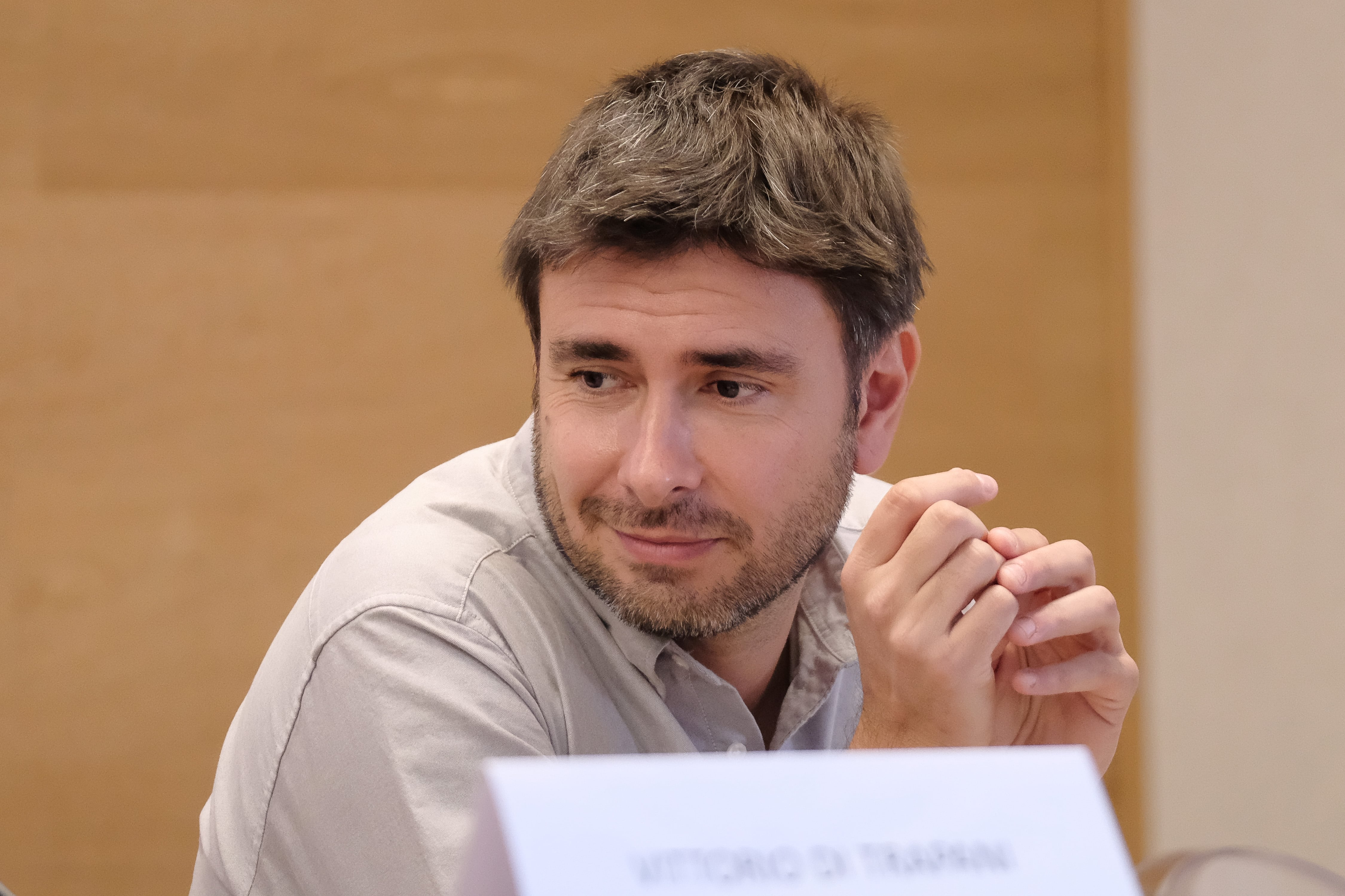 Dopo l’elezione di Vendola, ecco Alessandro Di Battista con “Schierarsi”