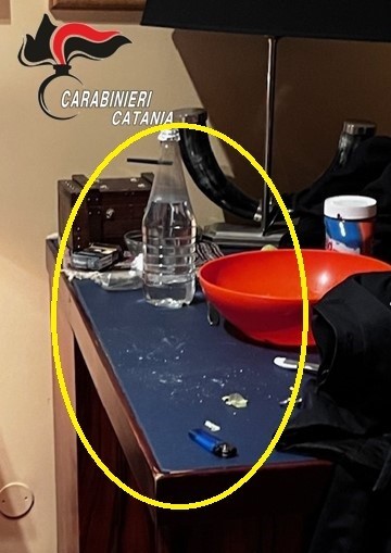 Maltratta la madre, estorcendole soldi per comprare droga: un arresto nel Catanese