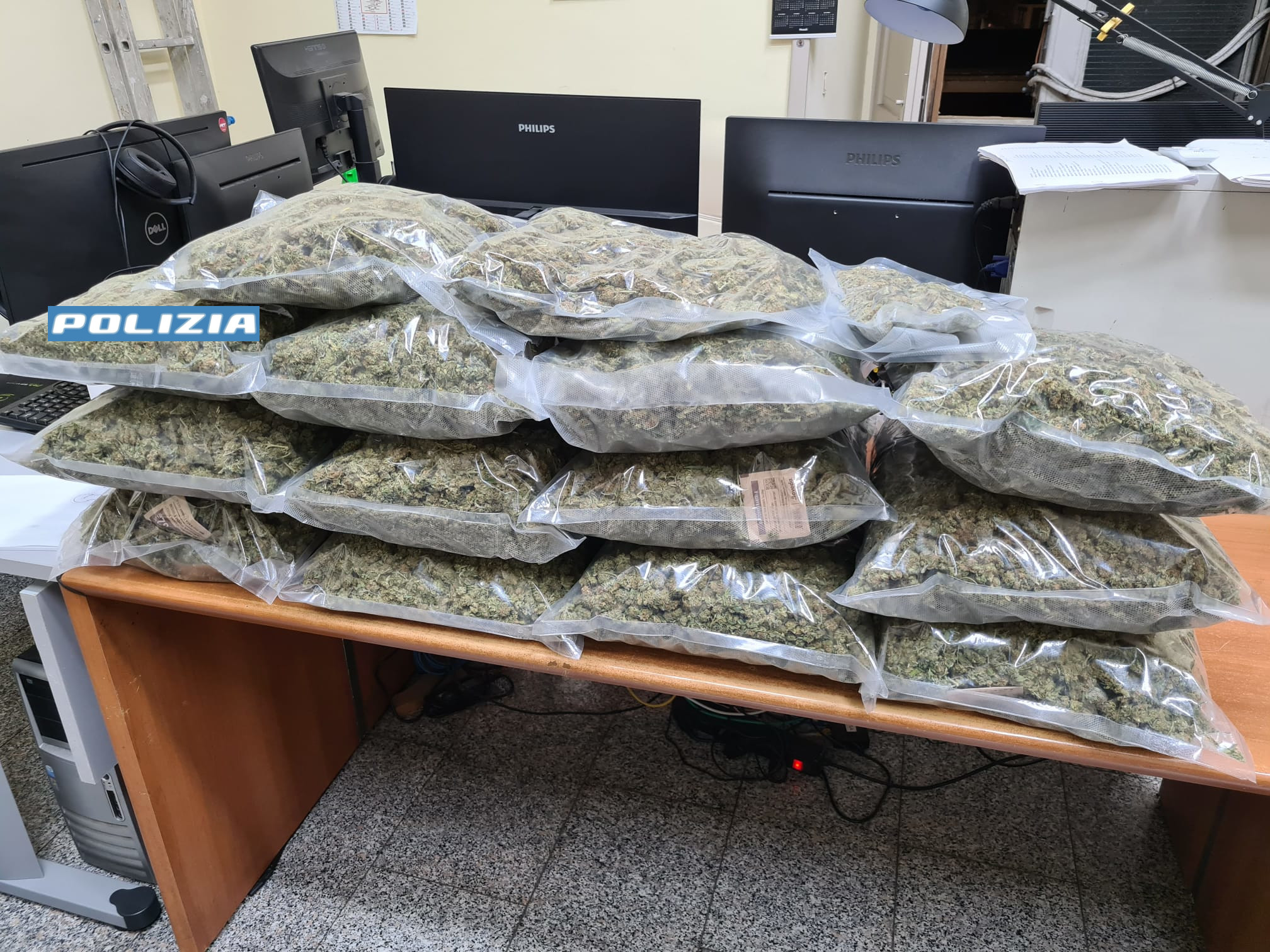 Spaccio al “Traforo”, scatta l’arresto per una donna pusher a San Cristoforo