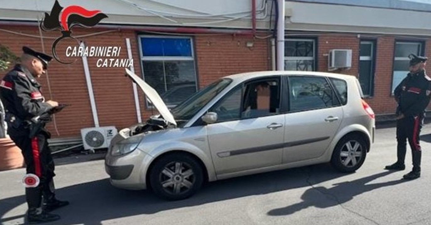 “Beccato” su auto rubata in giro a Nesima, scattano l’inseguimento e la denuncia