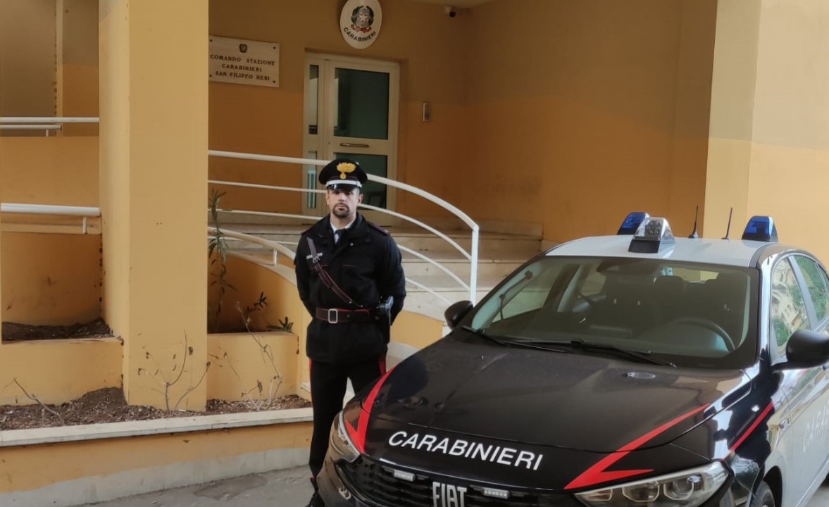 “Beccato” pusher allo Zen, nascondeva la droga sotto una mattonella: arrestato