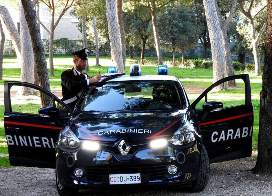 Non si ferma all’alt e spara con una pistola, un arresto nel Trapanese