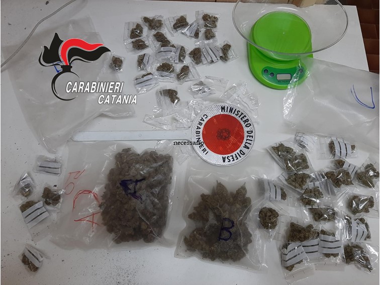 Colpo d’occhio fatale per il pusher, arrestato con la droga a Catania