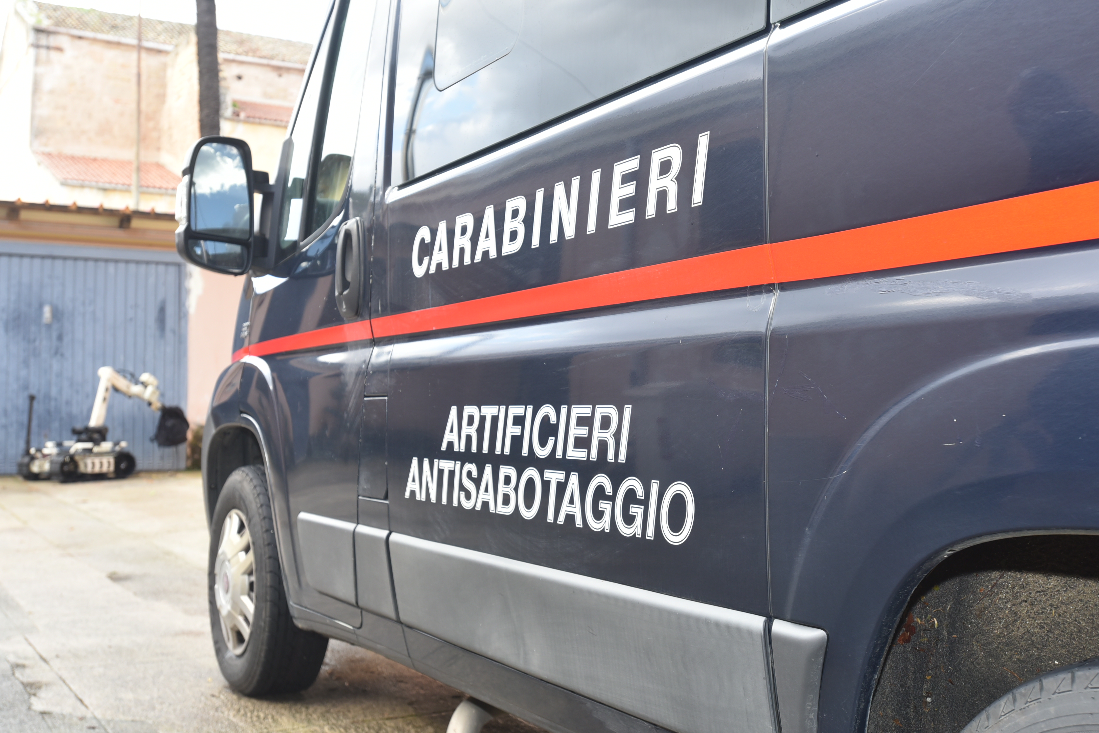 Nasconde 11 kg di esplosivi in casa, denunciato 22enne a Palermo