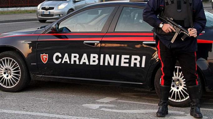 Tenta e fallisce truffa dello specchietto: 20enne catanese picchia anziano e viene arrestato