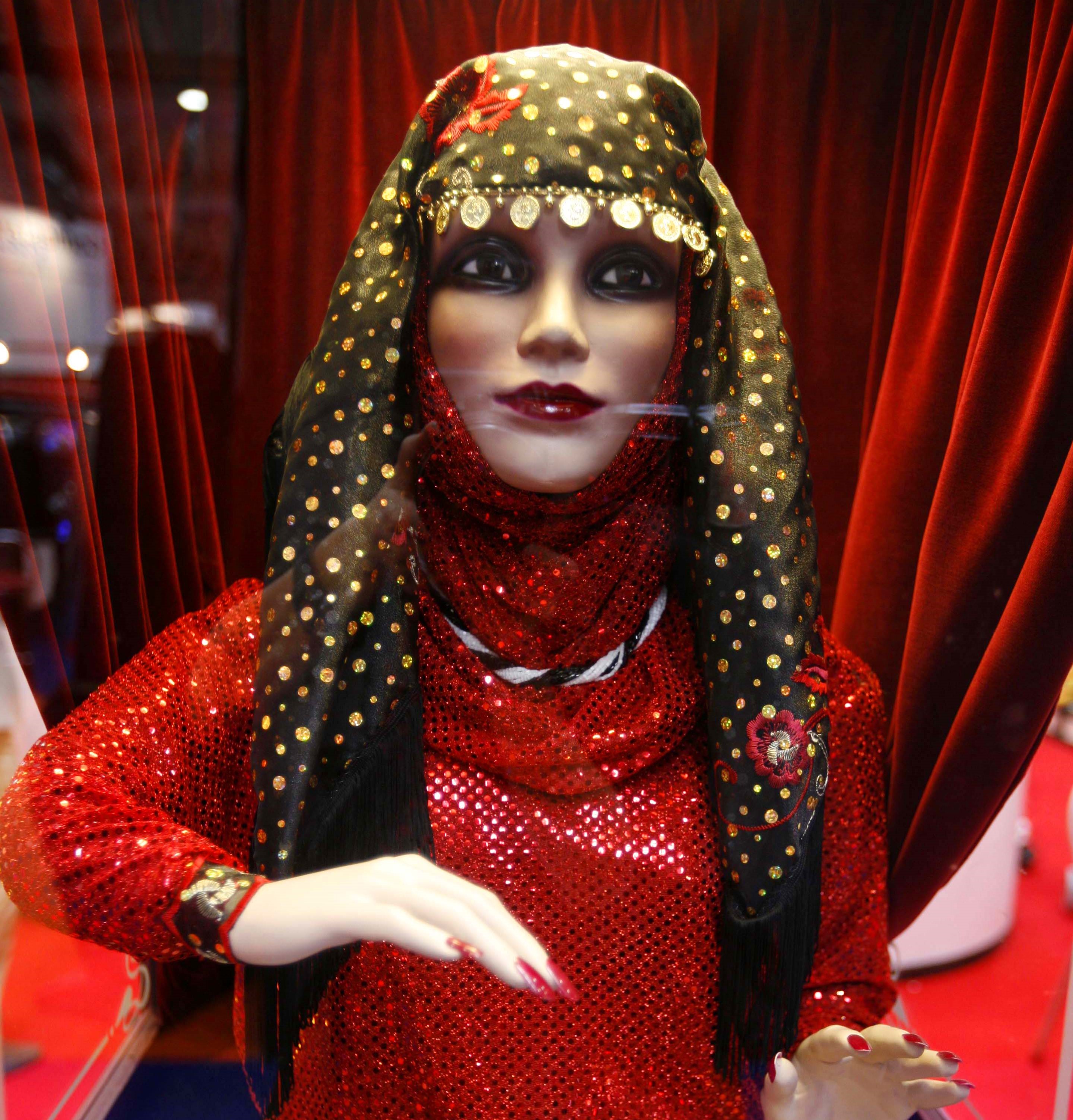 Lite tra due cartomanti, una delle donne finisce in carcere