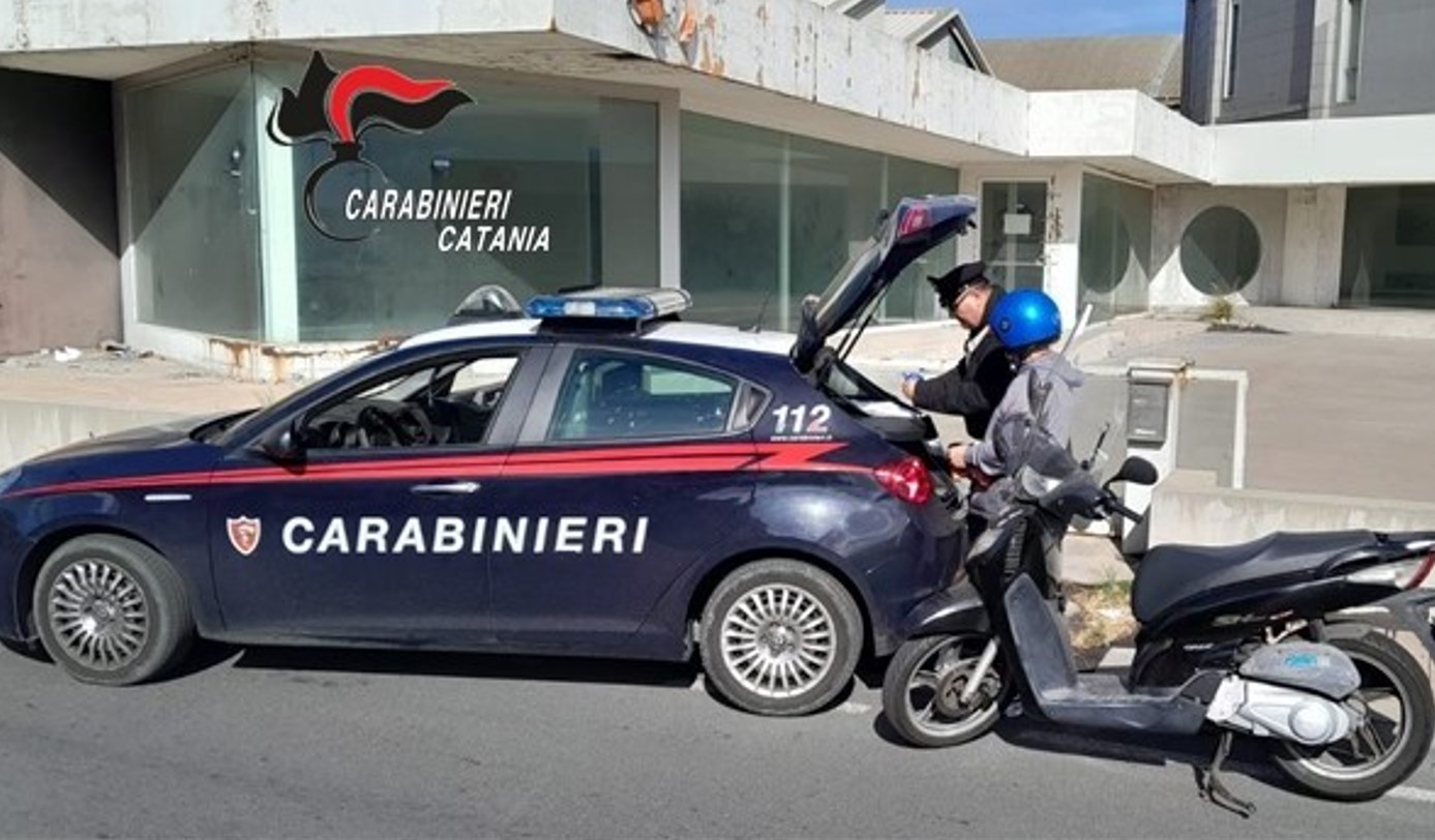 Dalla droga nella biancheria ai minori “sospetti”: denunce dopo controlli a Misterbianco