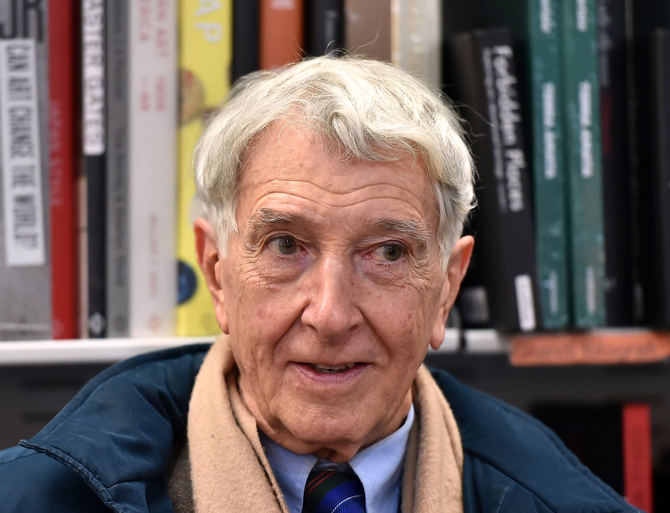 Corrado Augias lascia la Rai e passa a La7: accordo biennale