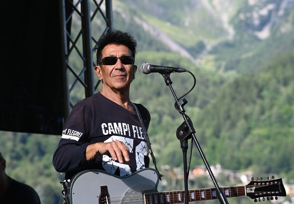 Edoardo Bennato, annullato il concerto in Sicilia. I medici: “Deve riposare”