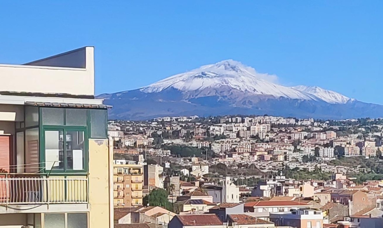 Con l’autunno arriva anche la neve sull’Etna: lo “spettacolo” naturale di inizio novembre
