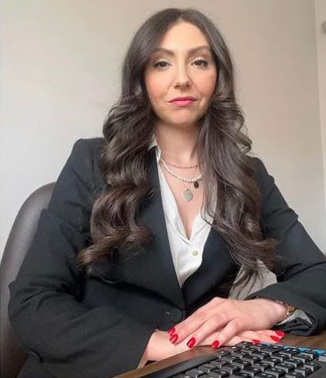 Femminicidio e violenza, la criminologa: “Ecco come funziona la manipolazione”