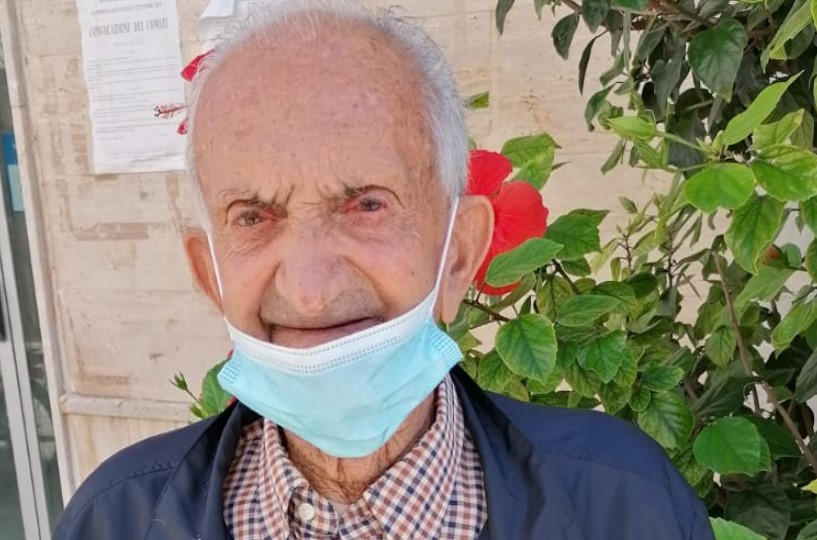 Giuseppe Bevilacqua, un altro “nonnino” siciliano festeggia 100 anni: Marettimo in festa