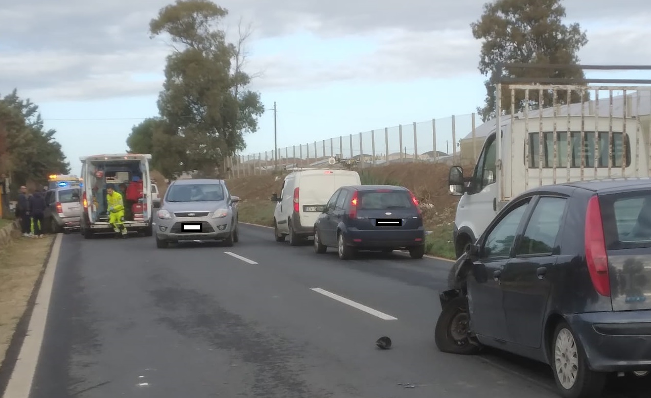 Ancora un incidente sulla Statale 115, impatto tra auto: due feriti