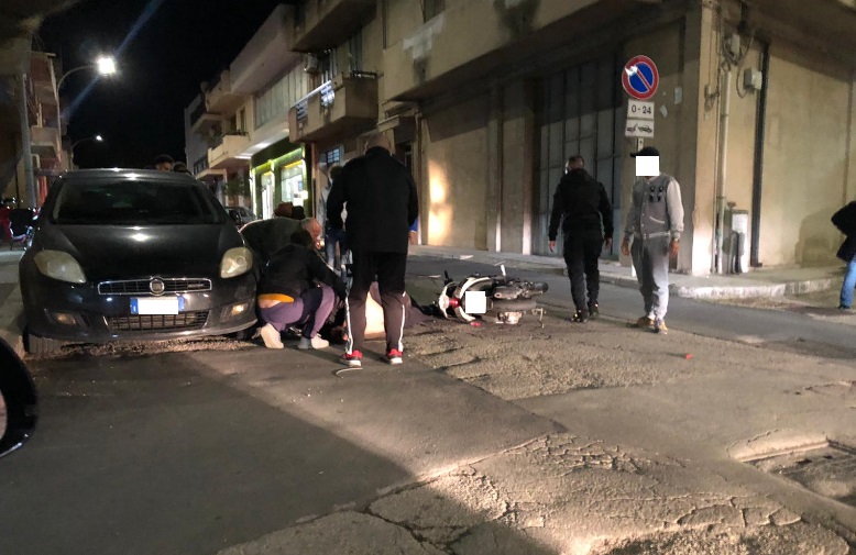 Grave incidente a Vittoria, scontro tra due scooter: tre feriti, uno grave
