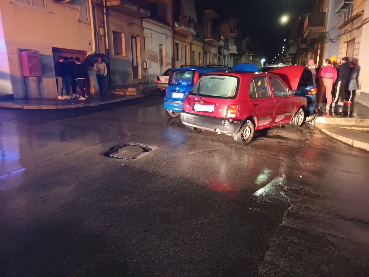 Incidente in via XX Settembre, scontro tra auto: c’è una persona ferita