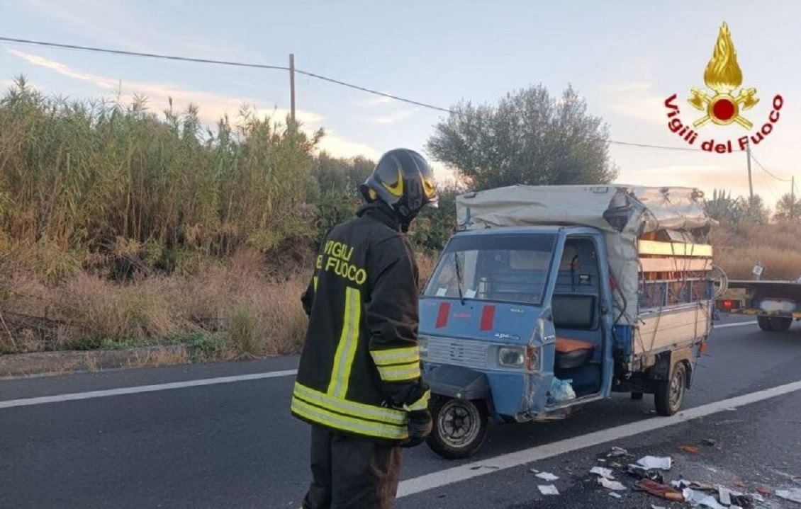 Scontro auto-motoape sulla Statale 194, due feriti al Pronto Soccorso