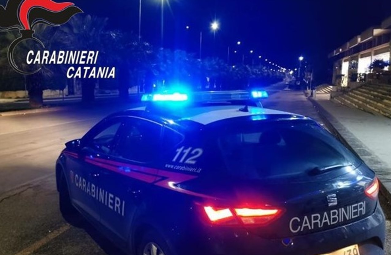 L’incidente con il pusher, scatta l’arresto dopo l’intervento dei carabinieri nel Catanese